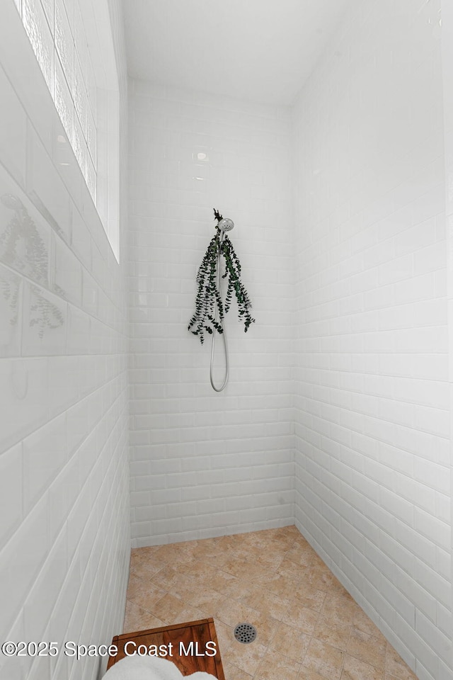 7021 S Tropical Trl, Merritt Island, FL 32952 - bathroom featuring a tile shower