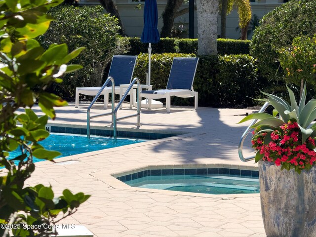 601 N Swim Club Dr Pha, Pha, Indian River Shores, FL 32963 - view of swimming pool featuring a pool, a hot tub, and a patio area