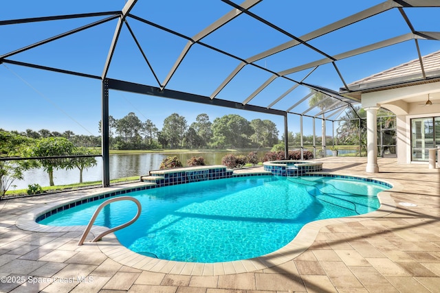view of swimming pool featuring a lanai, a patio, a pool with connected hot tub, and a water view