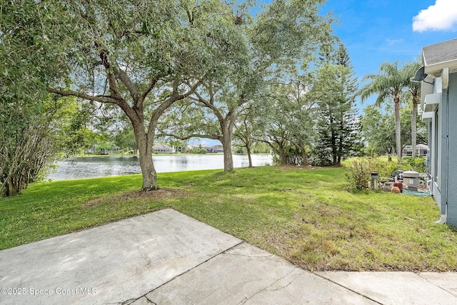 view of yard with a water view
