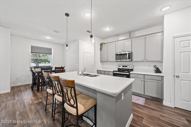 710 Mulberry St, Sebastian, FL 32958 - kitchen featuring a sink, visible vents, stainless steel appliances, and gray cabinets
