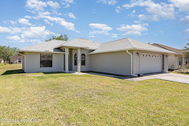 view of front of property featuring a front yard, stucco siding, a garage, and driveway