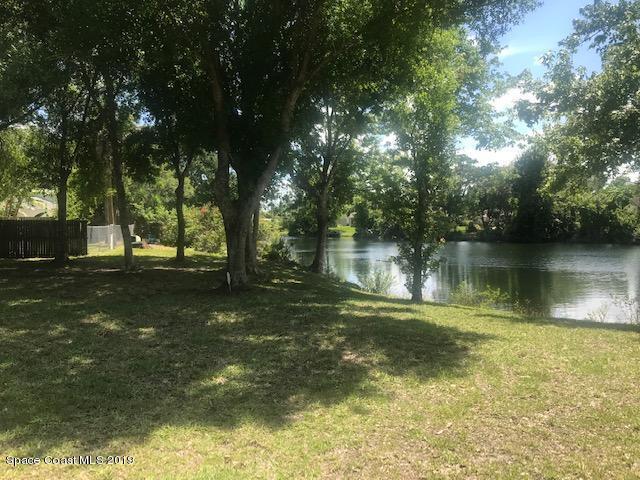 view of yard featuring a water view