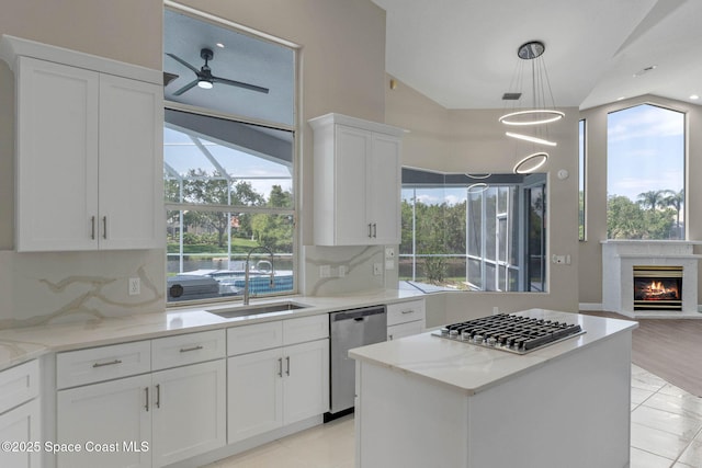 706 Palmer Way, Melbourne, FL 32940 - kitchen with appliances with stainless steel finishes, backsplash, a sink, ceiling fan, and white cabinetry