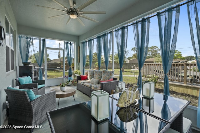 sunroom featuring outdoor lounge area and a ceiling fan