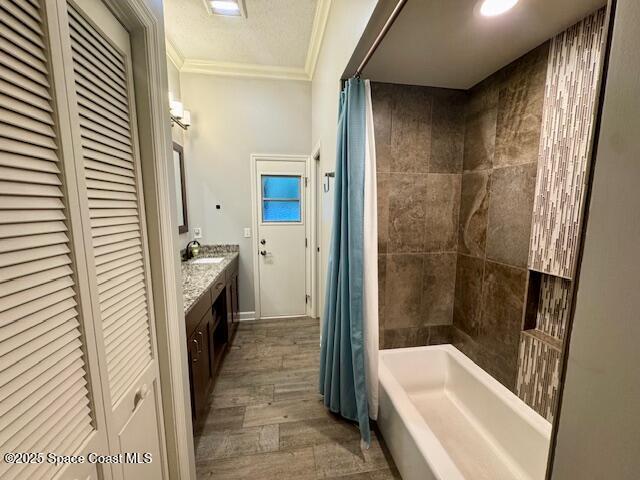 572 Lake Ashley Cir, Melbourne, FL 32904 - full bathroom featuring crown molding, a closet, wood finished floors, shower / tub combo, and vanity