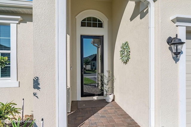 property entrance featuring stucco siding