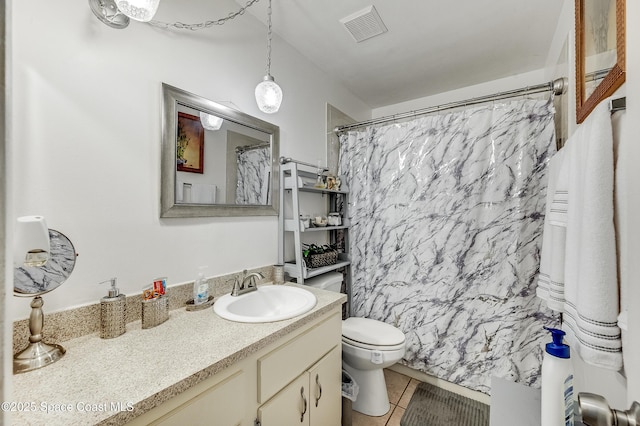 999 Jupiter Blvd NW, Palm Bay, FL 32907 - full bath featuring visible vents, a shower with curtain, toilet, vanity, and tile patterned floors
