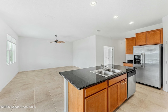 kitchen featuring ceiling fan, recessed lighting, appliances with stainless steel finishes, a kitchen island with sink, and a sink