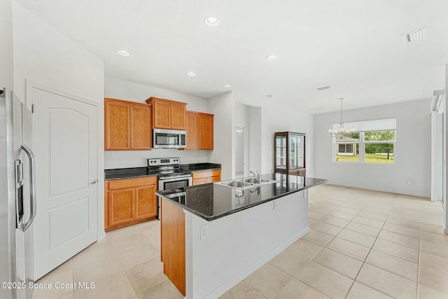 kitchen with an inviting chandelier, light tile patterned floors, visible vents, appliances with stainless steel finishes, and a sink