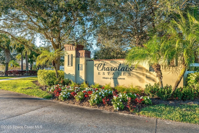 view of community / neighborhood sign