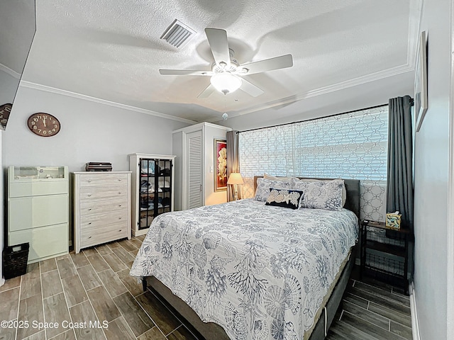 125 Terry St, Indian Harbour Beach, FL 32937 - bedroom featuring a textured ceiling, ceiling fan, wood finish floors, ornamental molding, and visible vents