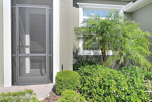 view of exterior entry with stucco siding