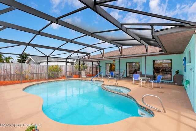265 Sheridan Ave, Satellite Beach, FL 32937 - view of pool featuring a pool with connected hot tub, ceiling fan, a fenced backyard, a patio area, and a lanai