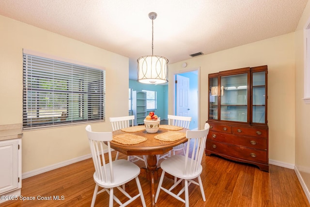 2102 E Parkton Dr, Deltona, FL 32725 - dining room with visible vents, baseboards, and light wood-type flooring