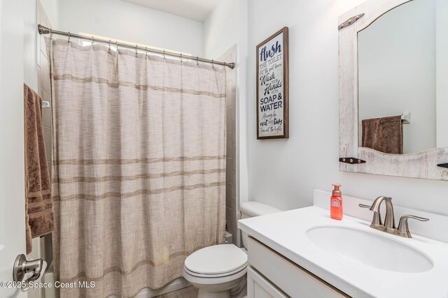 7921 Mocan Ct, Melbourne, FL 32940 - bathroom featuring toilet, vanity, and shower / bath combo