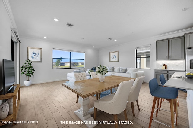 dining space with baseboards, visible vents, recessed lighting, light wood-style floors, and ornamental molding