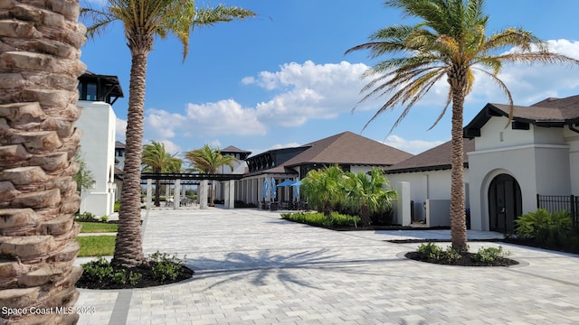 view of home's community with driveway