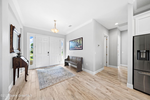 foyer entrance featuring visible vents, baseboards, recessed lighting, light wood-style floors, and crown molding