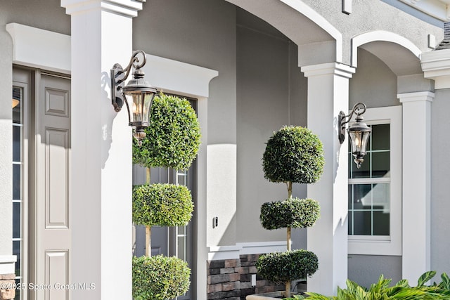 view of exterior entry with stucco siding