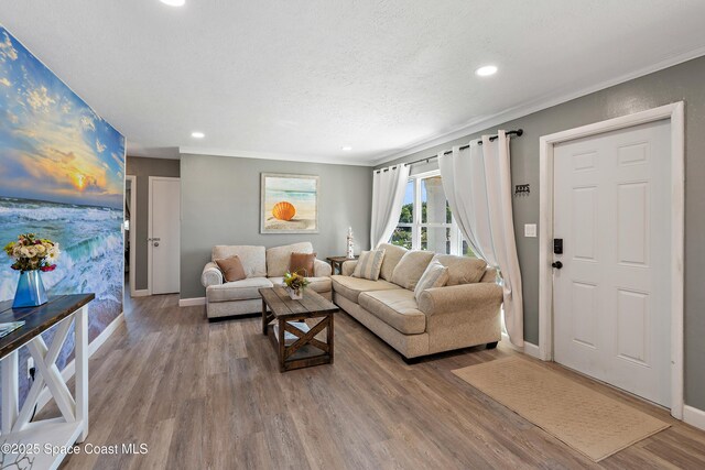 living area featuring recessed lighting, baseboards, and wood finished floors