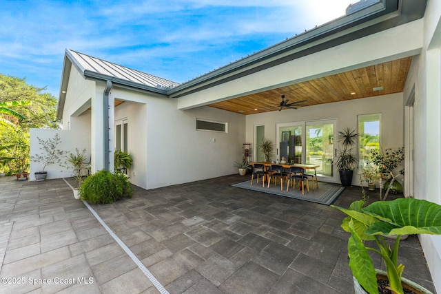 view of patio with outdoor dining space and ceiling fan