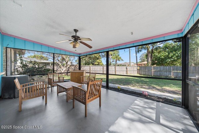 sunroom featuring outdoor lounge area and a ceiling fan