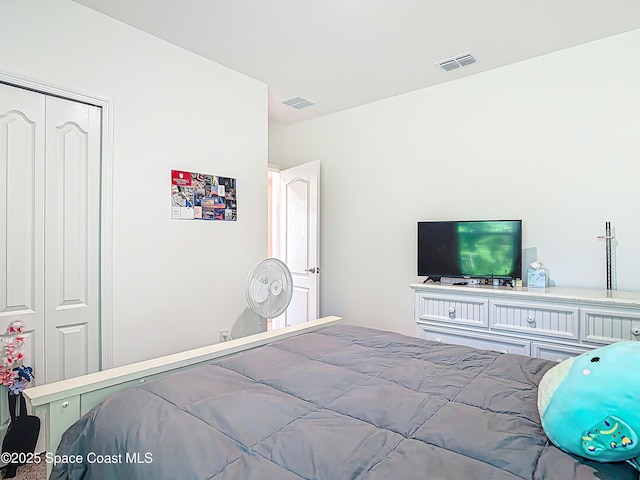 1314 Victory Palm Dr, Edgewater, FL 32132 - bedroom featuring visible vents and a closet