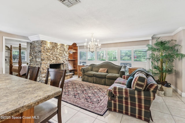 living area featuring a chandelier, visible vents, crown molding, and a healthy amount of sunlight