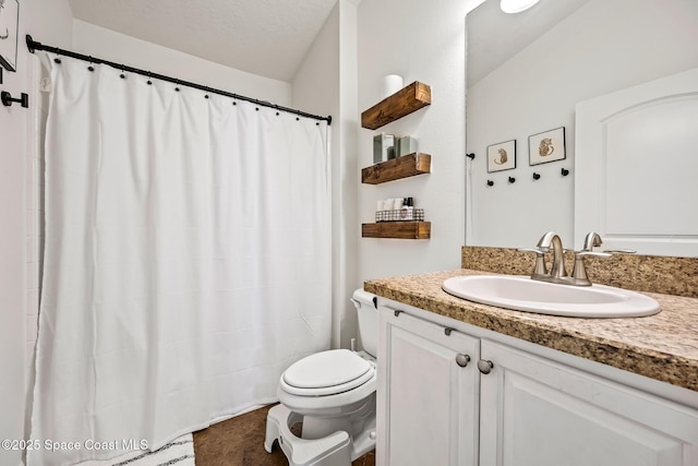 full bath with curtained shower, toilet, and vanity
