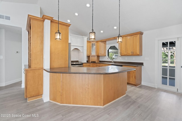 4000 Ocala St, Cocoa, FL 32926 - kitchen with recessed lighting, light wood finished floors, dark countertops, visible vents, and a peninsula