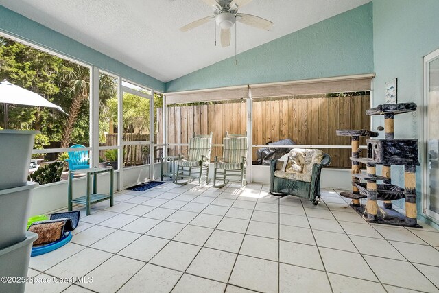 sunroom with ceiling fan