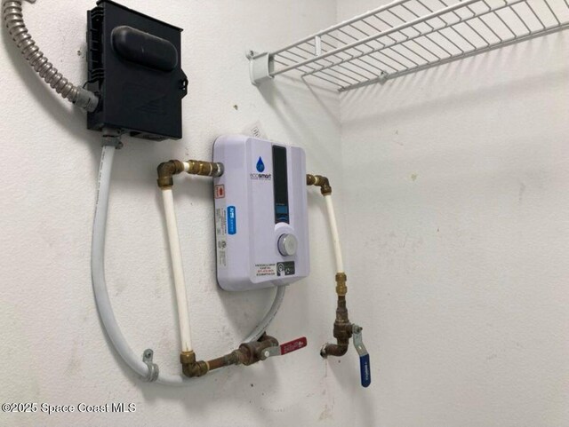 1845 Robalo Dr Unit 201D, Vero Beach, FL 32960 - view of utility room