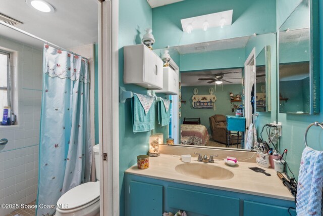 full bath with connected bathroom, toilet, visible vents, and tiled shower