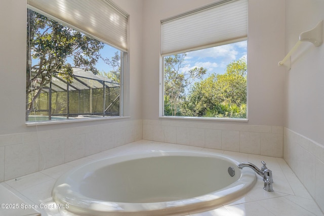5334 Creekwood Dr, Melbourne, FL 32940 - bathroom with a bath