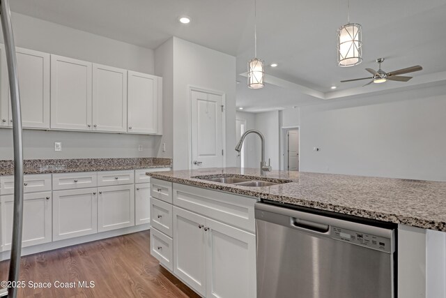 kitchen with dishwasher, a ceiling fan, a sink, and recessed lighting