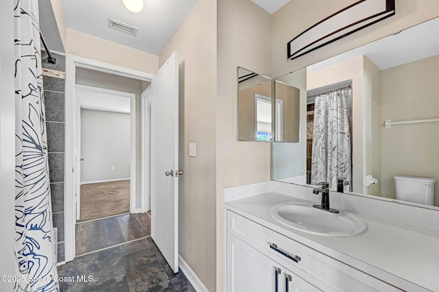 full bath with baseboards, visible vents, toilet, and vanity