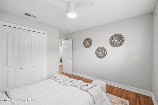 417 E Grant St, Orlando, FL 32806 - bedroom featuring baseboards, a closet, wood finished floors, and a ceiling fan
