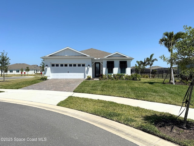 ranch-style house with fence, stucco siding, an attached garage, decorative driveway, and a front yard