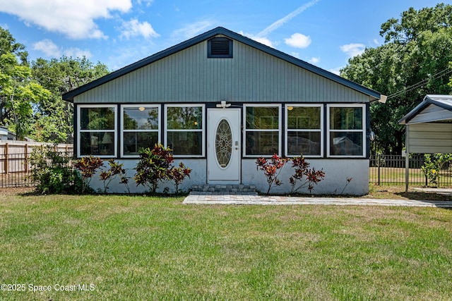 bungalow-style home featuring fence and a front lawn