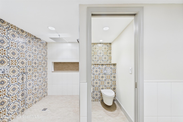 300 S Sykes Creek Pkwy Unit 106, Merritt Island, FL 32952 - full bath with walk in shower, toilet, and tile walls