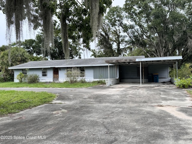 690 Lemon Grove Ave, Melbourne, FL 32904 - single story home featuring driveway, a carport, and a front yard