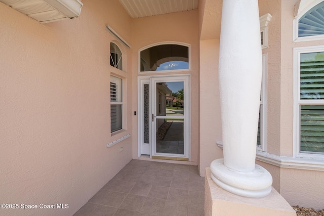 property entrance featuring stucco siding