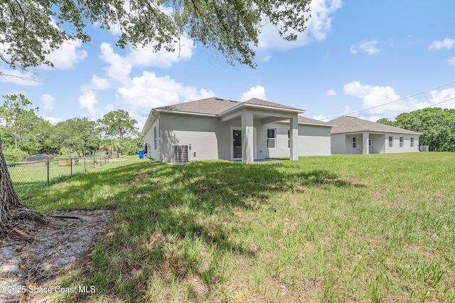 8276 100th Ave, Vero Beach, FL 32967 - back of property with stucco siding
