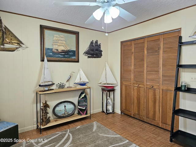 bedroom with a textured ceiling, a closet, and a ceiling fan