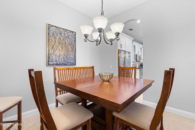 dining area featuring a chandelier, visible vents, and baseboards