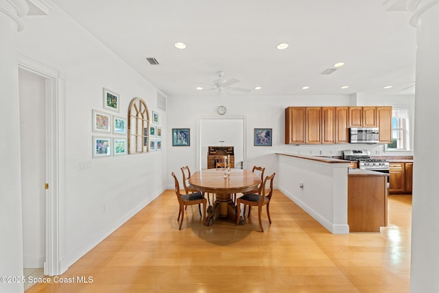 dining area with recessed lighting, ceiling fan, visible vents, and light wood-type flooring