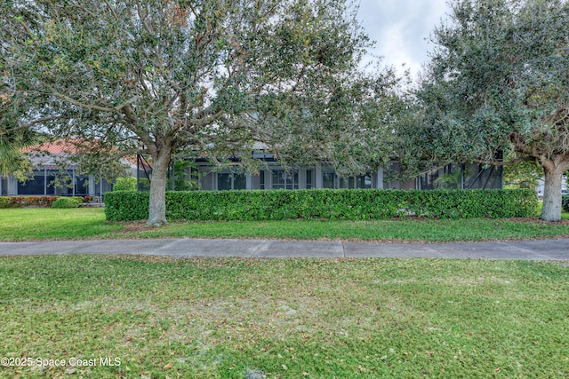 view of front of house with a front lawn