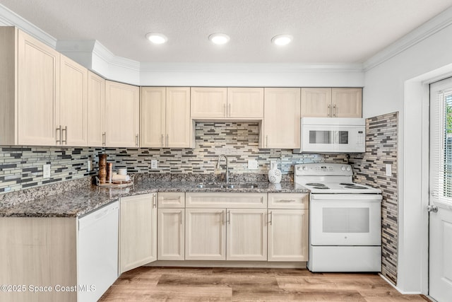 kitchen with crown molding, a sink, tasteful backsplash, and white appliances