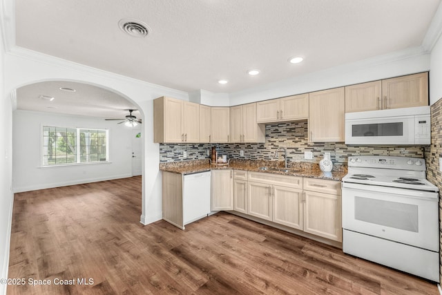 kitchen featuring white appliances, ornamental molding, ceiling fan, a sink, and visible vents